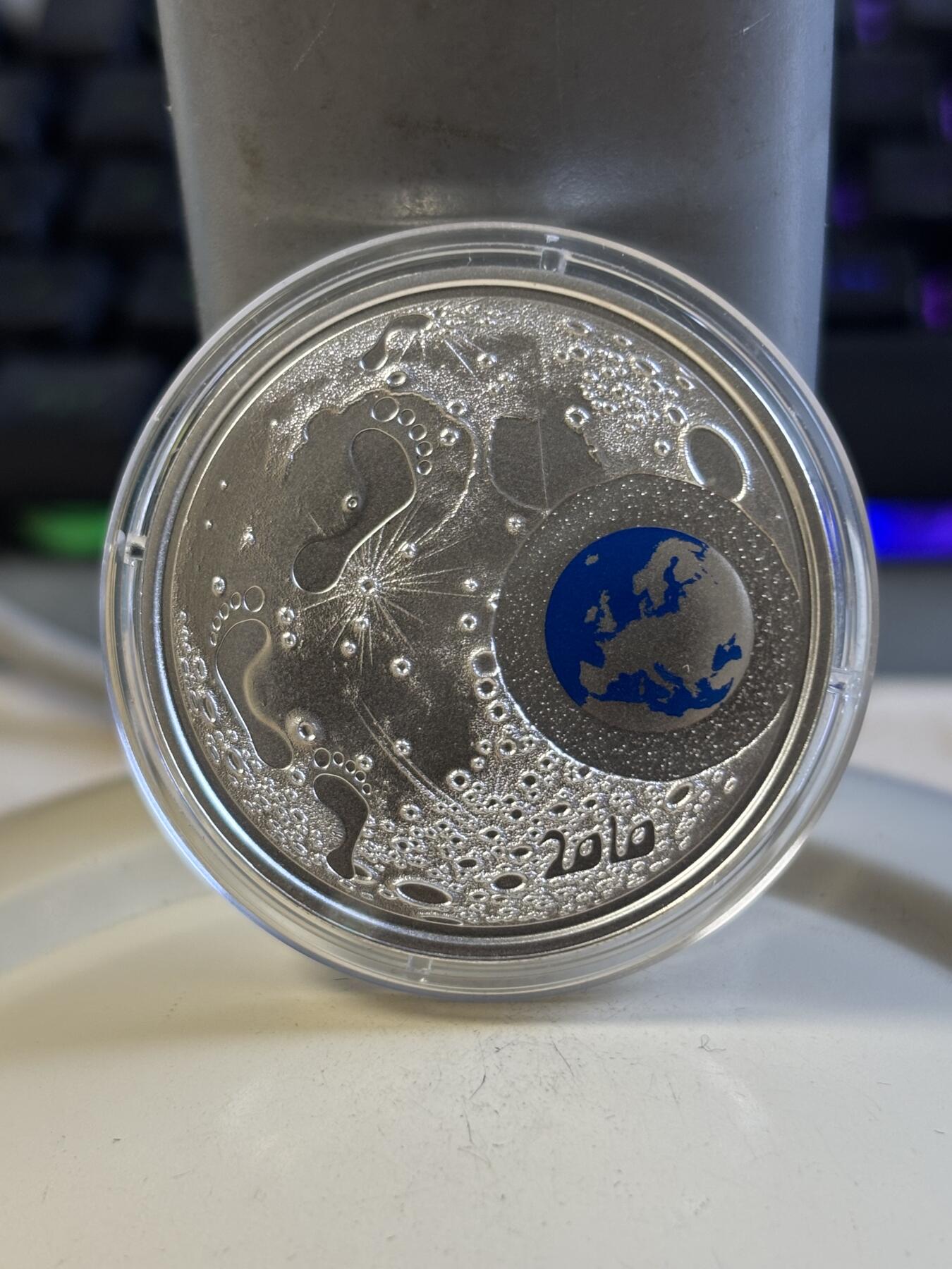 第197期拍卖 获奖币芬兰2010年儿童与创造力彩色精制纪念银币，925银，33.62克，发行10000枚，获得克劳斯2012年度最富激情币大奖