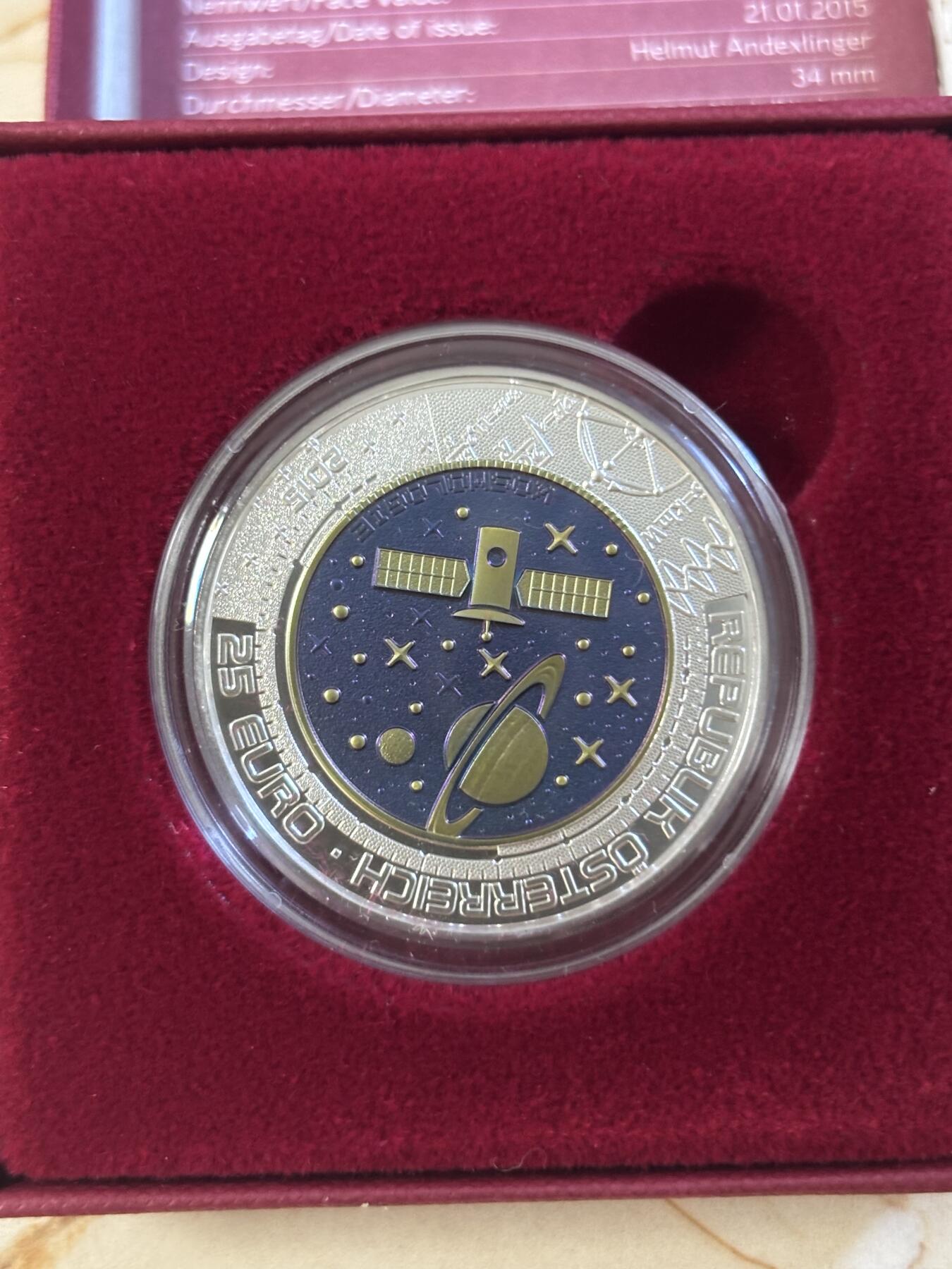 第197期拍卖 奥地利2015年宇宙论银铌双金属镶嵌纪念币，900银/998铌，10克和7.15克，发行：65000枚