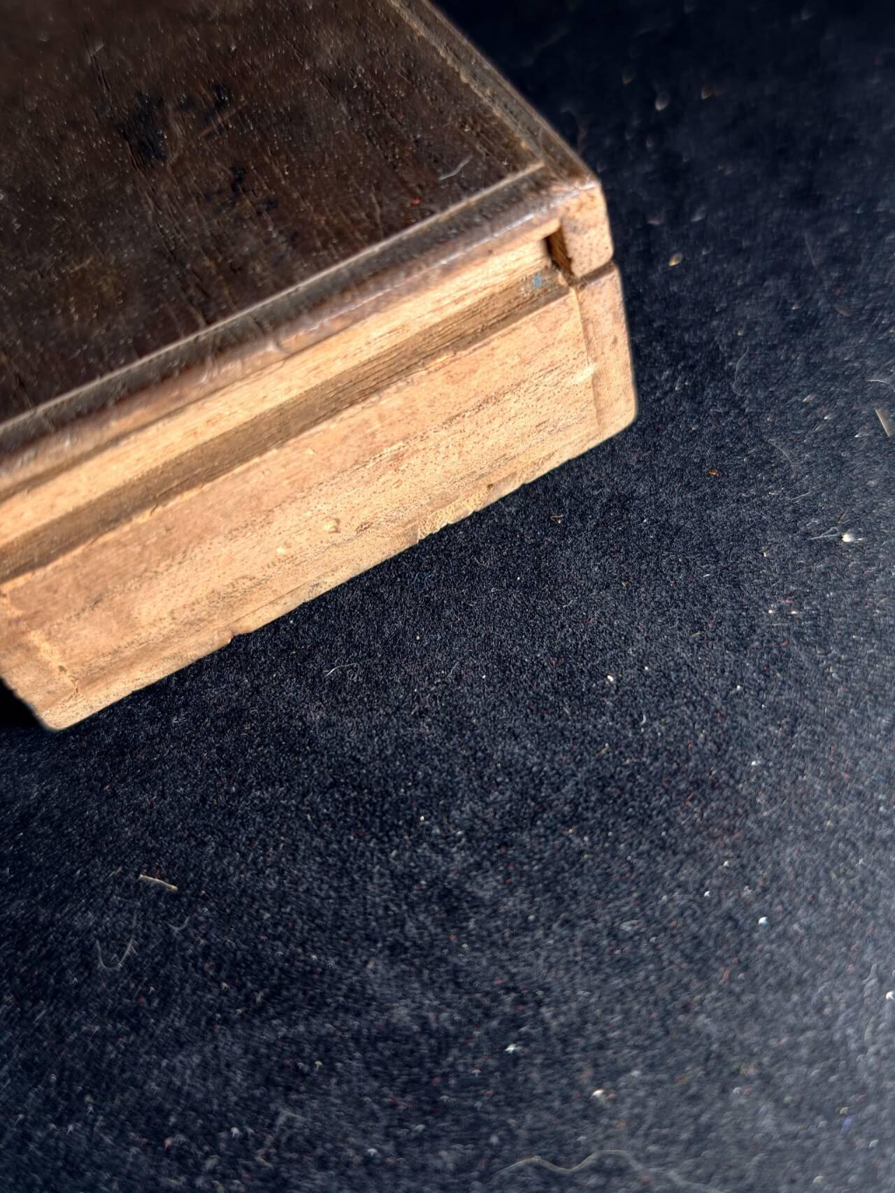 凯旋世界勋赏（第23期）（欢迎送拍）（对拍品有疑问请询问客服，不接受到手刀，出价默认拍品品相。请认真阅读拍卖规则！出价默认已认可！）（收到货请录制开箱视频，无视频概不处理问题。） 木盒绶带