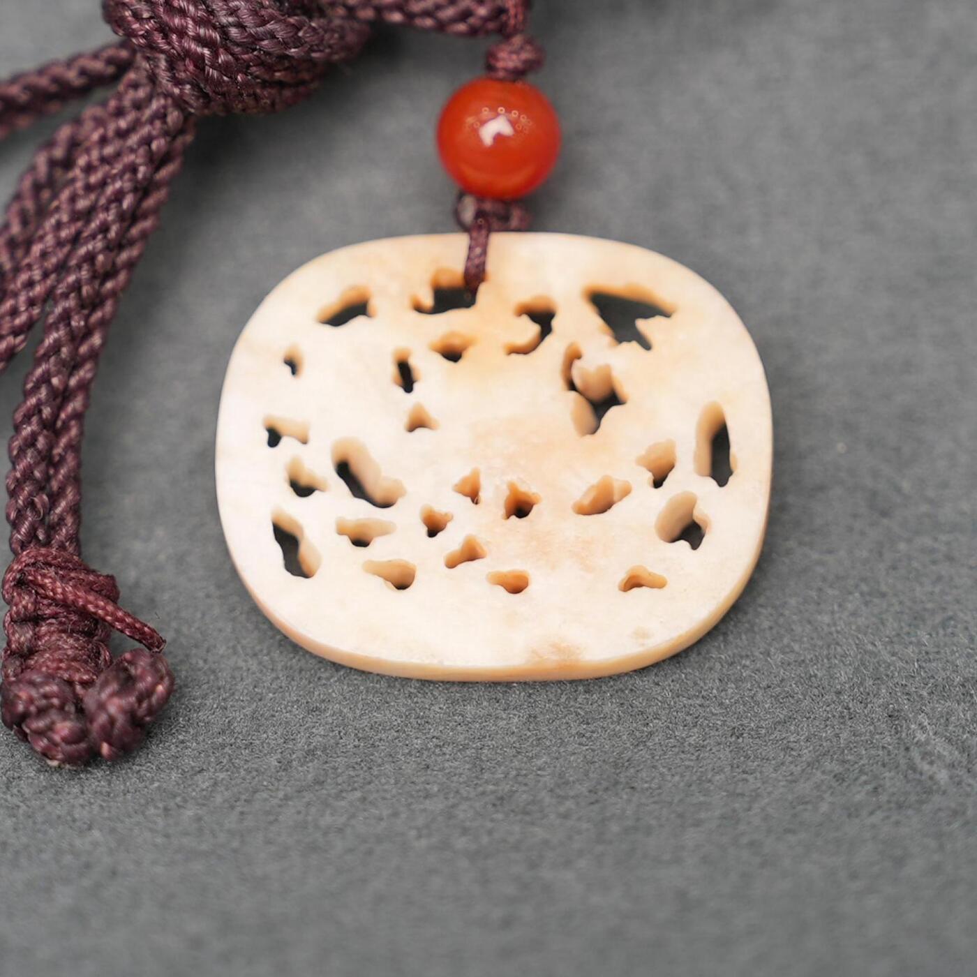 碧月说宝.韫玉流光-南京文物公司明清玉器专场（一） 旧玉花卉纹佩