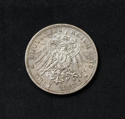 甄臻铺-世界币章拍卖（第60期），甄品场拍品征集中，送拍享返佣金等优惠多多 1910年普鲁士威廉二世3马克，淡淡转光