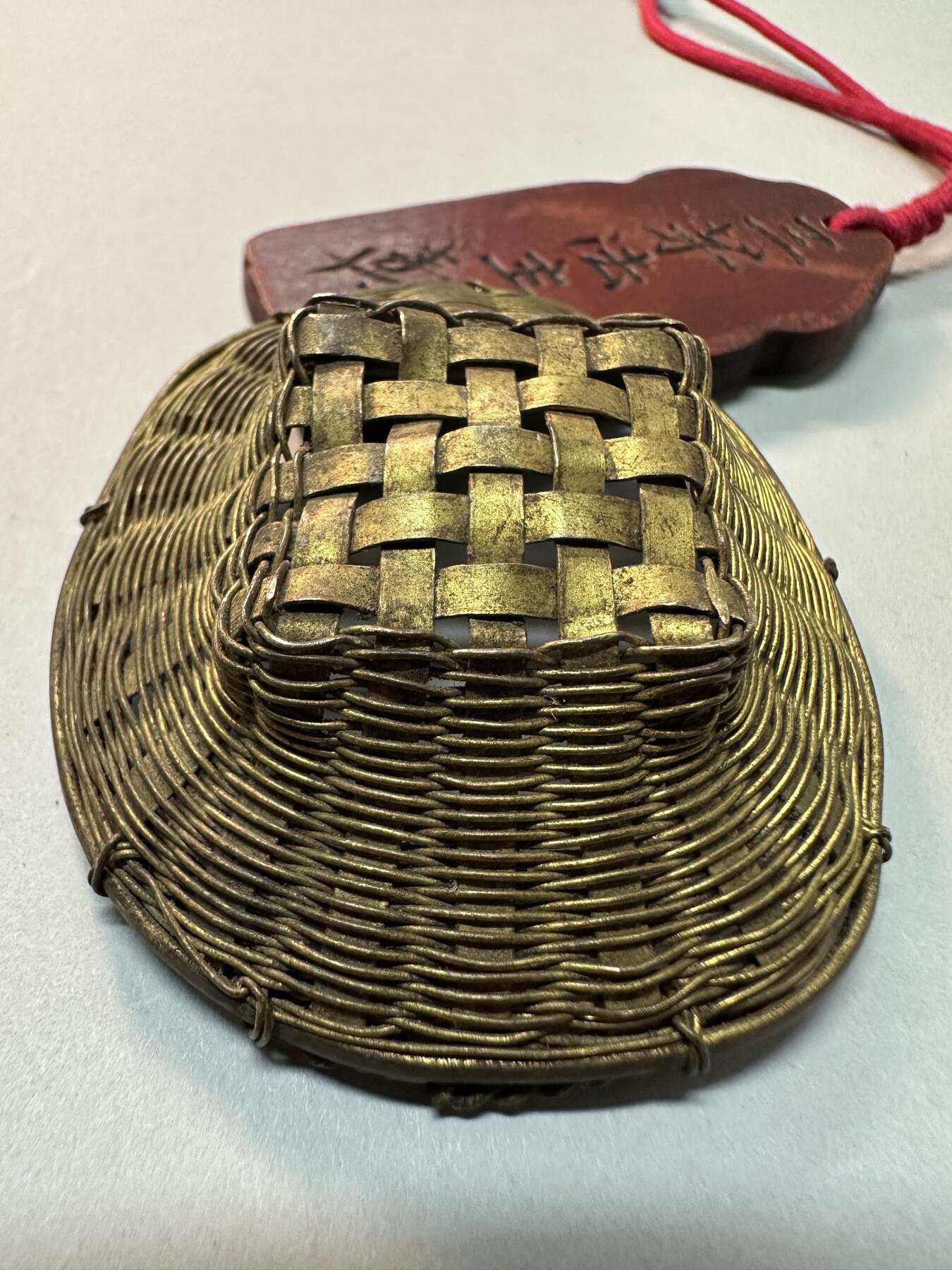 清代-民国 精品铜器专场 民国老黄铜精巧手工编织小篮子摆件