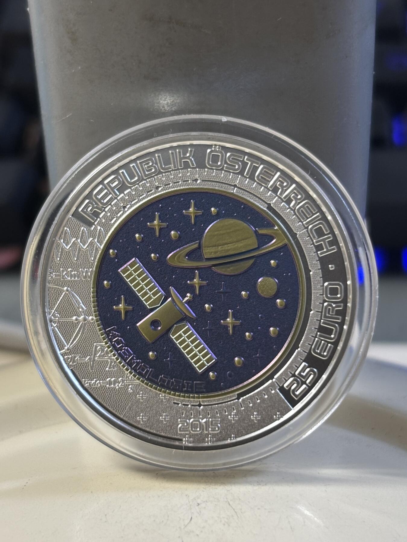第197期拍卖 奥地利2015年宇宙论银铌双金属镶嵌纪念币，900银/998铌，10克和7.15克，发行：65000枚