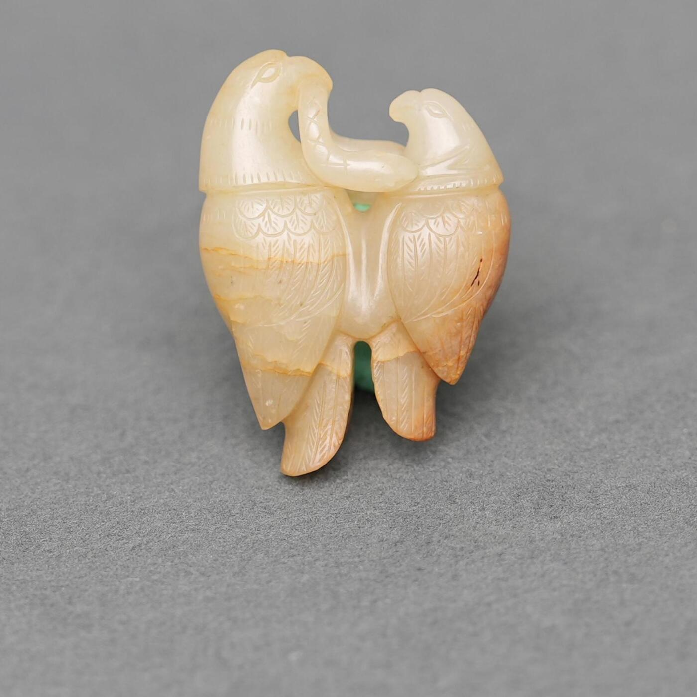  碧月说宝.韫玉流光-南京文物公司明清玉器专场（二） 双鹿叼蛇佩