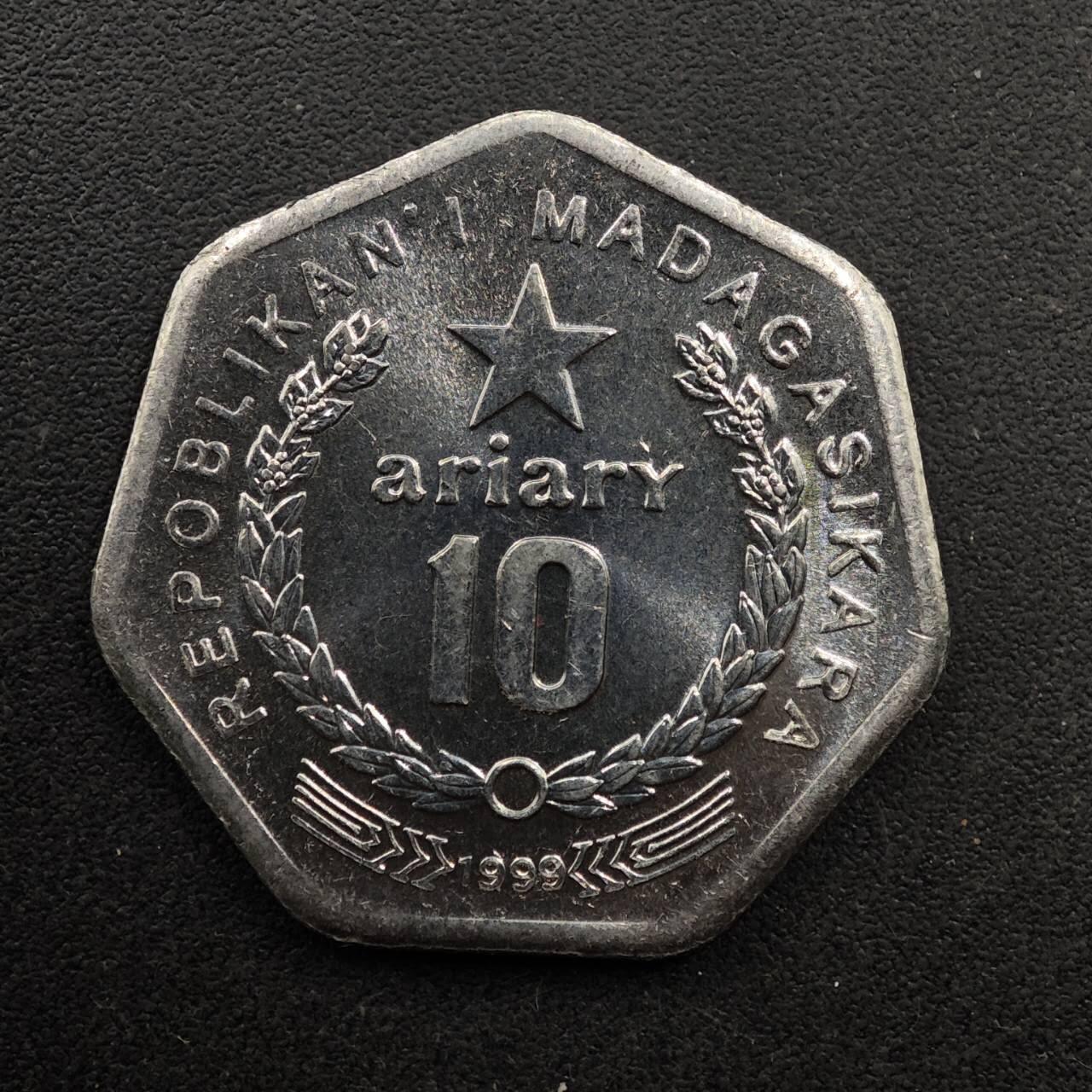 【淘币小摊】实时拍第八百九十三拍   散币场    每周一统一发货 马达加斯加1999年10阿里亚里