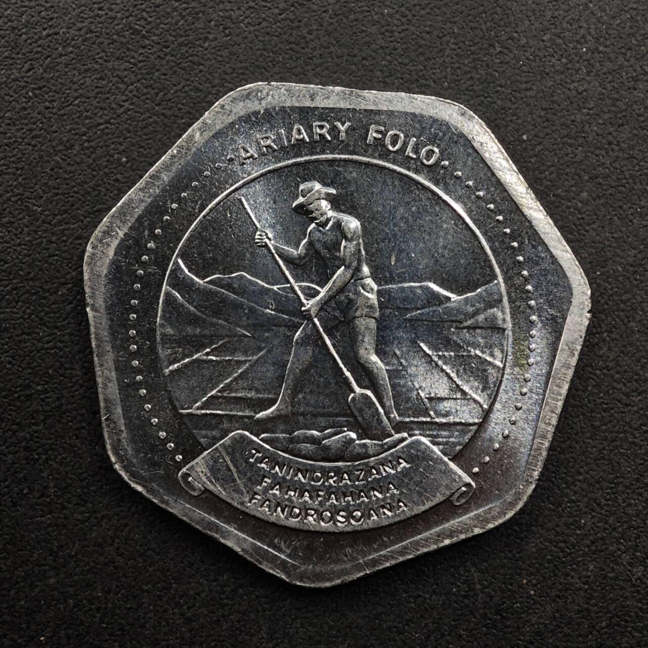 【淘币小摊】实时拍第八百九十三拍   散币场    每周一统一发货 马达加斯加1999年10阿里亚里