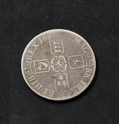 甄臻铺-世界币章拍卖（第60期），甄品场拍品征集中，送拍享返佣金等优惠多多 英国1696年威廉三世1克朗大银币，原味包浆，有伤，细节如图