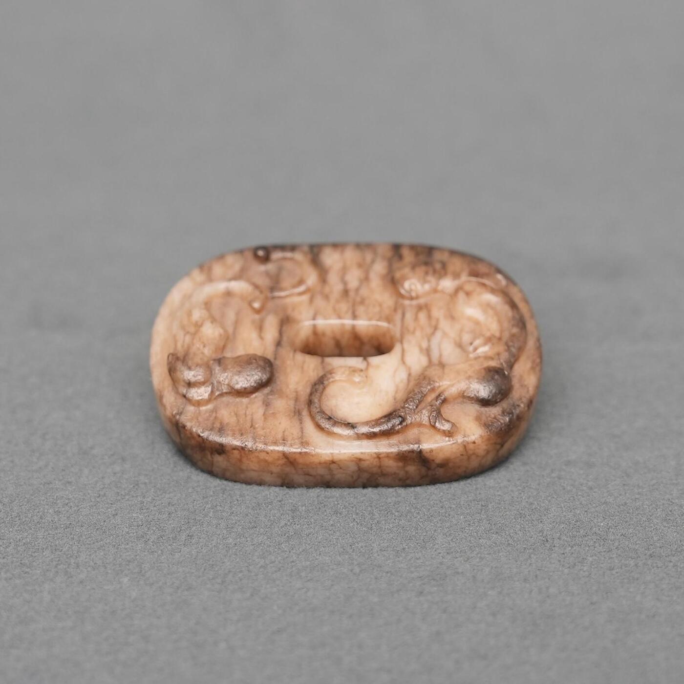  碧月说宝.韫玉流光-南京文物公司明清玉器专场（二） 沁玉螭龙璧