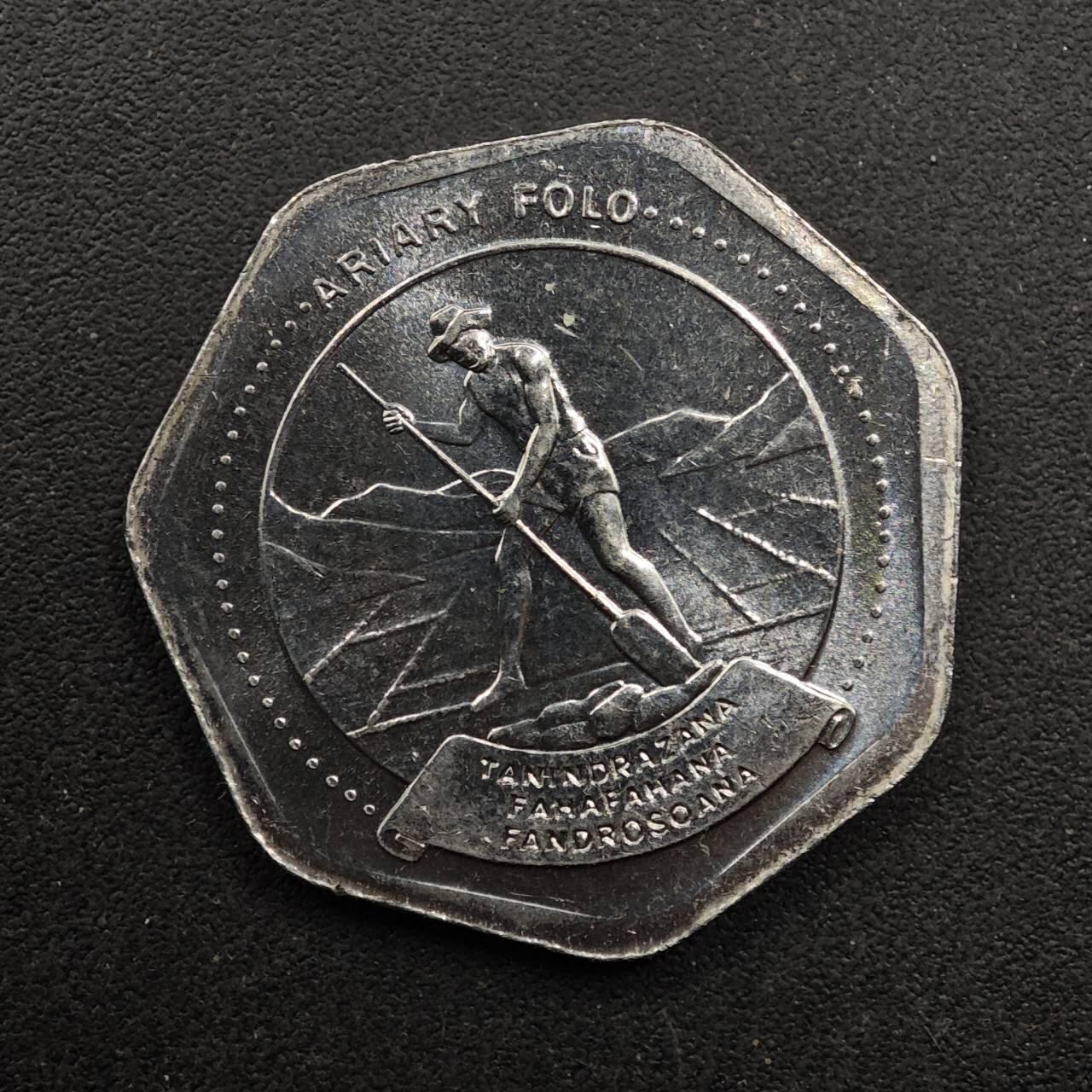 【淘币小摊】实时拍第八百九十三拍   散币场    每周一统一发货 马达加斯加1999年10阿里亚里