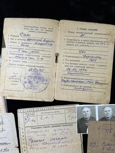 戎马世界章牌大赏第115期 苏联近卫军列兵套章，包括红星勋章，85版二级卫国战争勋章，战胜德国与一系列周年章，得主还获得过解放贝尔格莱德，只有证书了，红星事迹为得主带领工兵冒着炮火扑灭桥梁大火并且移走爆炸物，档案已经整理打印