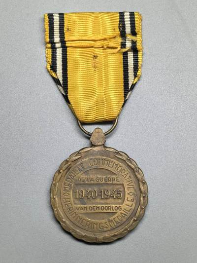 小驴勋章奖章收藏4月18日周六晚六点拍卖（珍爱和平，收藏战争，铭记历史，勿忘国耻，忠党爱国。有偿代拍，送拍规则在简介最后，参拍须阅读规则后再参拍，关系到运费包装发货时效真假辨别等关键信息，拍卖时不再发原图，看大图店主微信码在拍卖店铺介绍里或者找我要） 比利时二战胜利奖章带剑军版