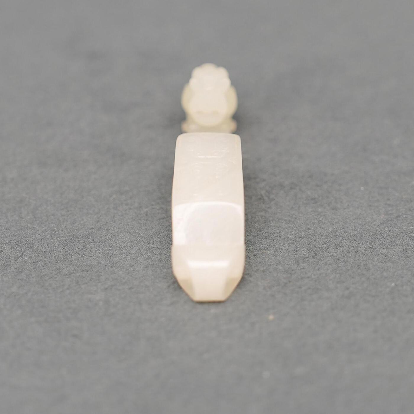 碧月说宝.韫玉流光-南京文物公司明清玉器专场（一） 白玉龙勾