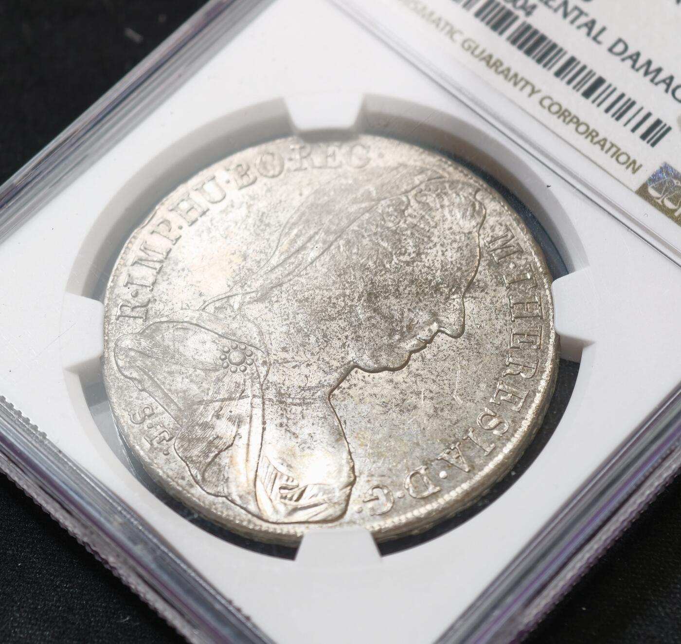 甄臻铺-世界币章拍卖（第60期），甄品场拍品征集中，送拍享返佣金等优惠多多