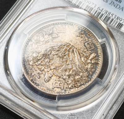 甄臻铺-世界币章拍卖（第60期），甄品场拍品征集中，送拍享返佣金等优惠多多 PCGS-MS64 日本 1964年东京奥运会 1000日元银币 醇厚酱彩包浆