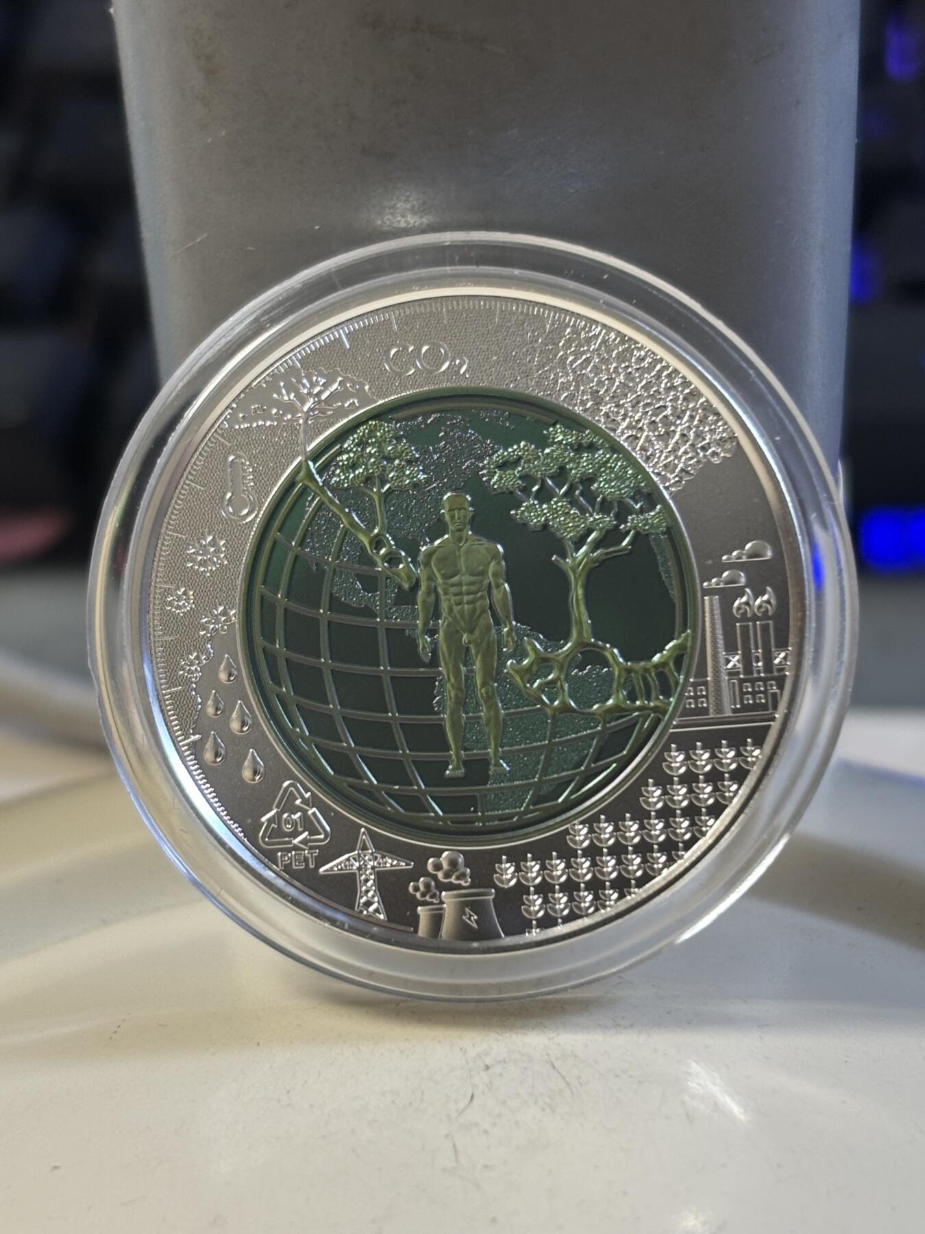 第197期拍卖 【获奖币】奥地利2018年人类世银铌双金属镶嵌纪念银币，面值:25欧元，金属:900银/998铌，重量:9克/6.5克，发行：65000枚，获2020年克劳斯年度最佳双金属币