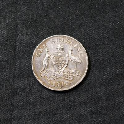 甄臻铺-世界币章拍卖（第60期），甄品场拍品征集中，送拍享返佣金等优惠多多 英属澳大利亚 1917年M 1先令 乔治五丗 银币 近未流通品转光尚佳，紫罗兰彩包浆，由丗界大战时期澳大利亚本土墨尔本（M）廠自行制造