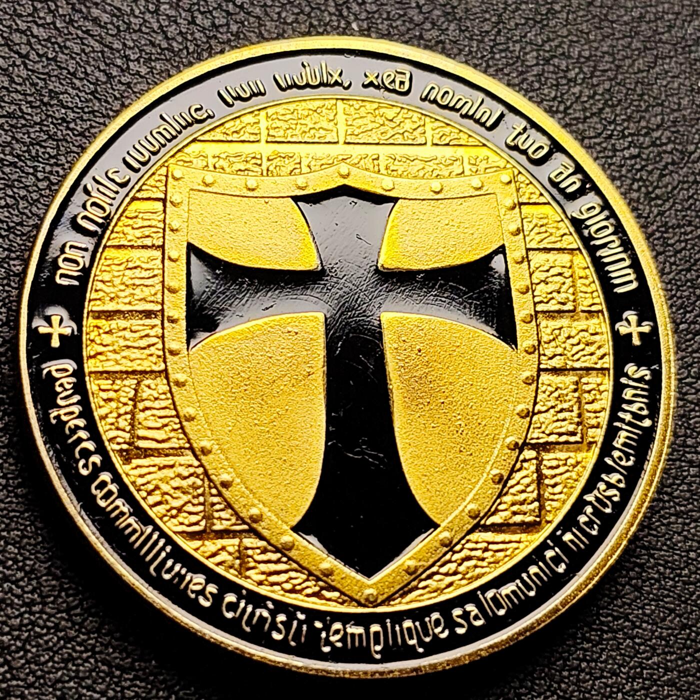 泉币菌-第227场-拍品多 请提前出价 纪念章 马剑骑士 金色 纪念品 40×3mm