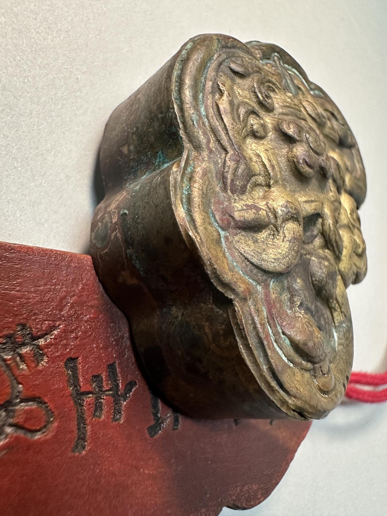 清代-民国 精品铜器专场 民国老黄铜鎏金锁形高浮雕如意纹饰件