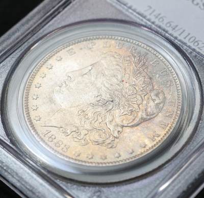 甄臻铺-世界币章拍卖（第60期），甄品场拍品征集中，送拍享返佣金等优惠多多 PCGS-MS64 1883年O版美国摩根，重香槟彩，浅浅月芽，支脚小磕碰