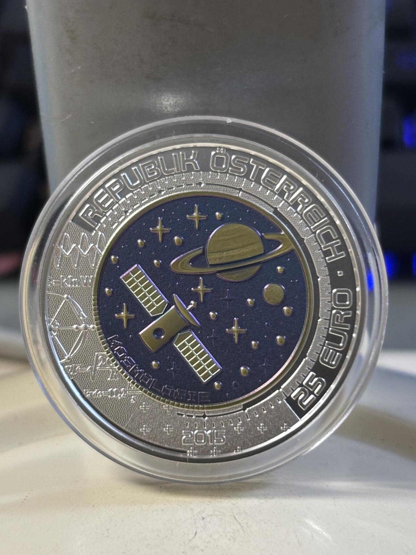 第197期拍卖 奥地利2015年宇宙论银铌双金属镶嵌纪念币，900银/998铌，10克和7.15克，发行：65000枚