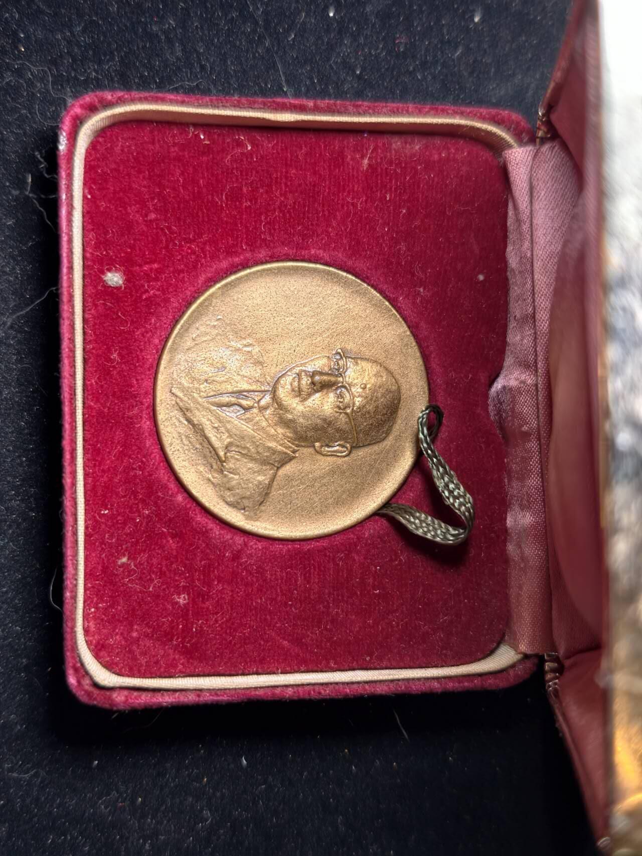 凯旋世界勋赏（第23期）（欢迎送拍）（对拍品有疑问请询问客服，不接受到手刀，出价默认拍品品相。请认真阅读拍卖规则！出价默认已认可！）（收到货请录制开箱视频，无视频概不处理问题。） 神奈川县知事内山岩太郎 任职纪念铜章