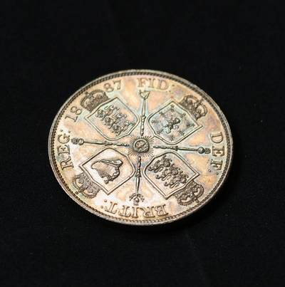 甄臻铺-世界币章拍卖（第60期），甄品场拍品征集中，送拍享返佣金等优惠多多 1887年双弗洛林，黑五彩很好看，脸上有伤