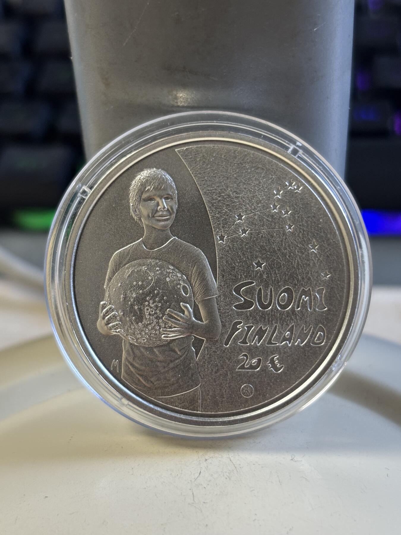 第197期拍卖 获奖币芬兰2010年儿童与创造力彩色精制纪念银币，925银，33.62克，发行10000枚，获得克劳斯2012年度最富激情币大奖