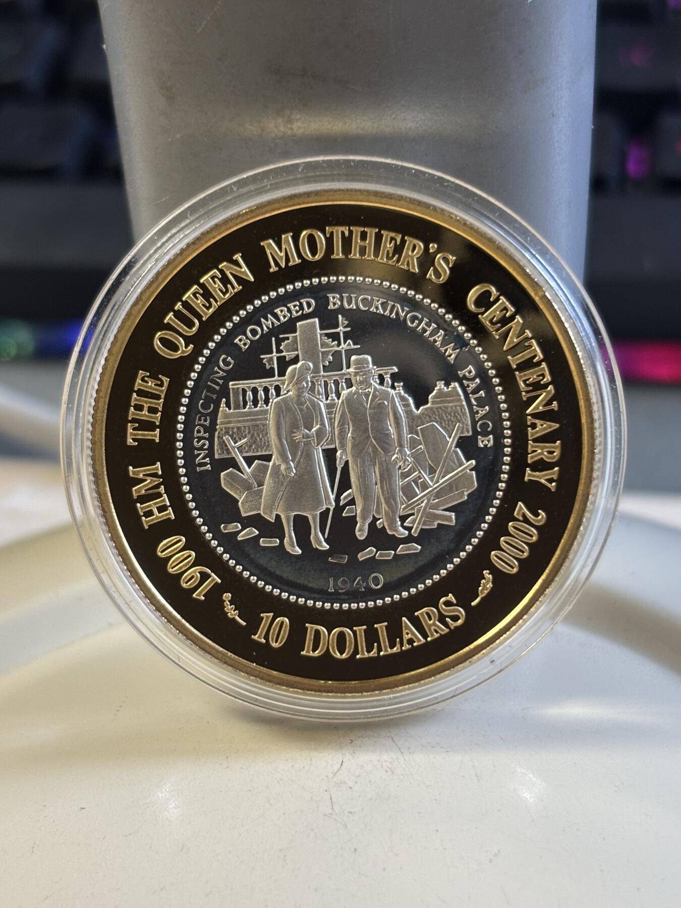 第197期拍卖 所罗门群岛2000年女王视察轰炸后的伦敦镀金银币28.28克，925银，银价491