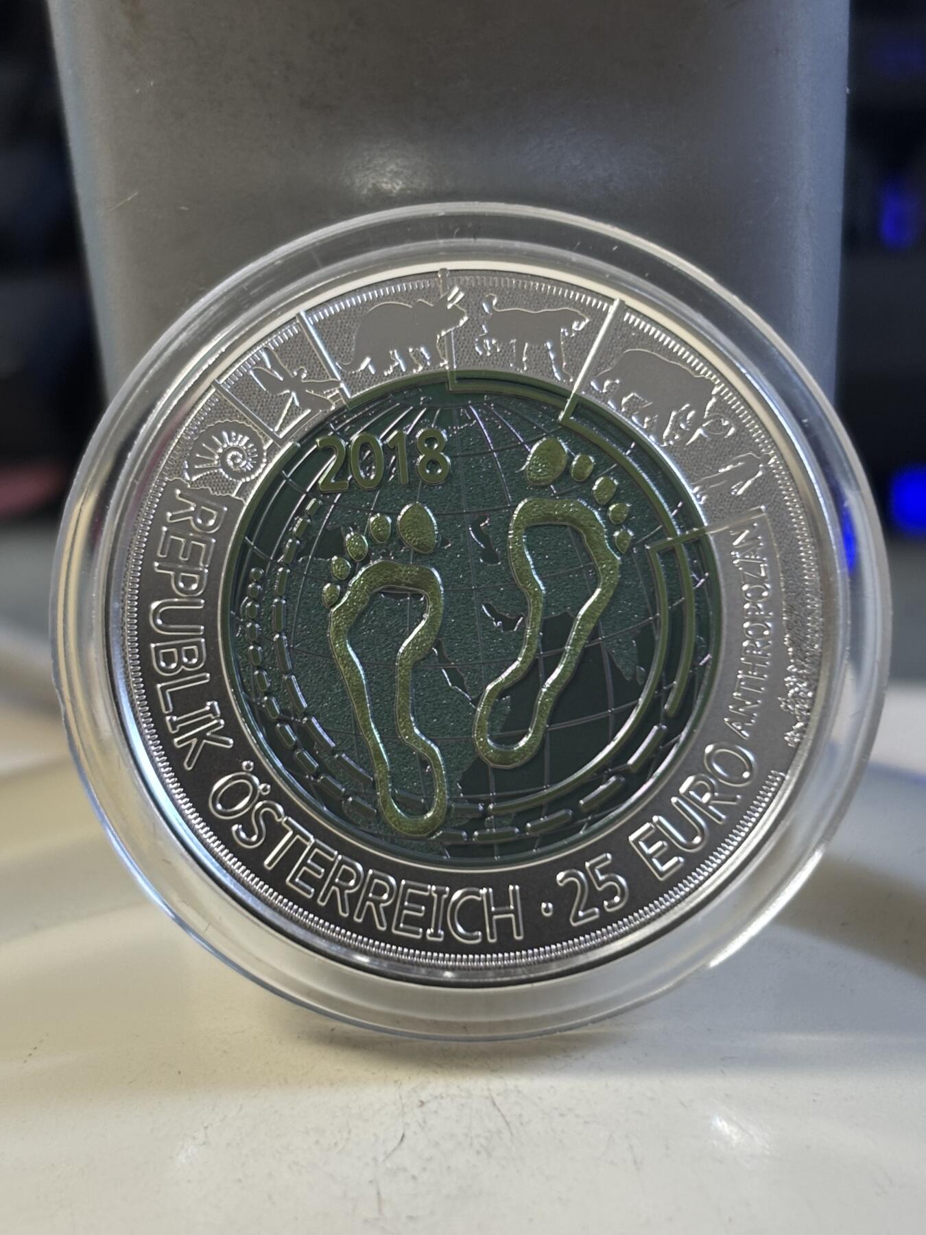 第197期拍卖 【获奖币】奥地利2018年人类世银铌双金属镶嵌纪念银币，面值:25欧元，金属:900银/998铌，重量:9克/6.5克，发行：65000枚，获2020年克劳斯年度最佳双金属币