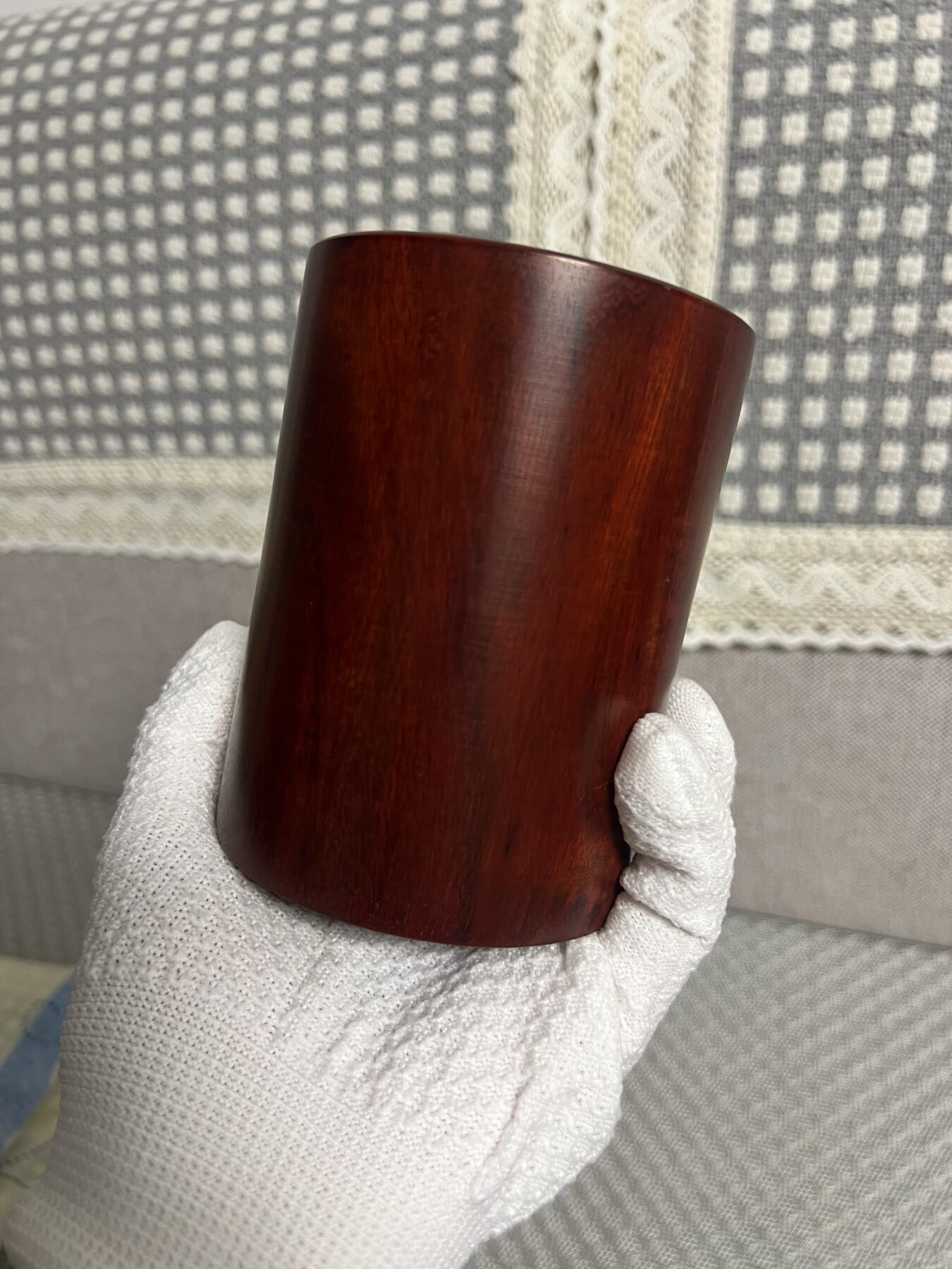 零元拍：精工非洲小叶紫檀 笔筒，水波瘤花荧光莹润，，精工打磨，花纹漂亮。116/87.5壁厚约14MM。