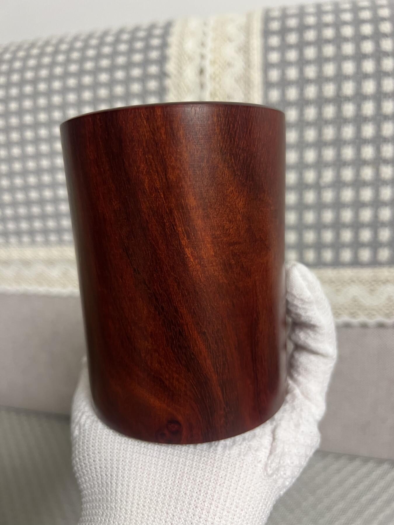 零元拍：精工非洲小叶紫檀 笔筒，水波瘤花荧光莹润，，精工打磨，花纹漂亮。116/87.5壁厚约14MM。