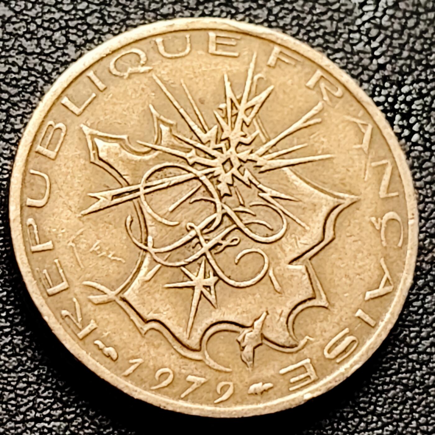 泉币菌-第227场-拍品多 请提前出价 厚重币 法国1979年10法郎 工业成就 镍黄铜币  26mm 