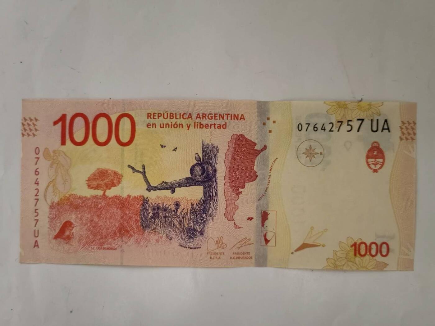 外国纸币专场260418场 阿根廷🇦🇷1000比索，动物版，UNC品相。