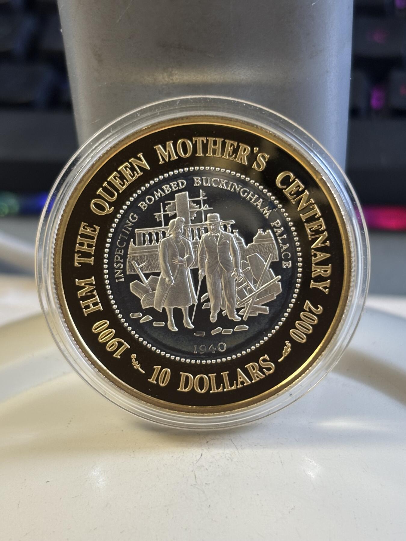 第197期拍卖 所罗门群岛2000年女王视察轰炸后的伦敦镀金银币28.28克，925银，银价491