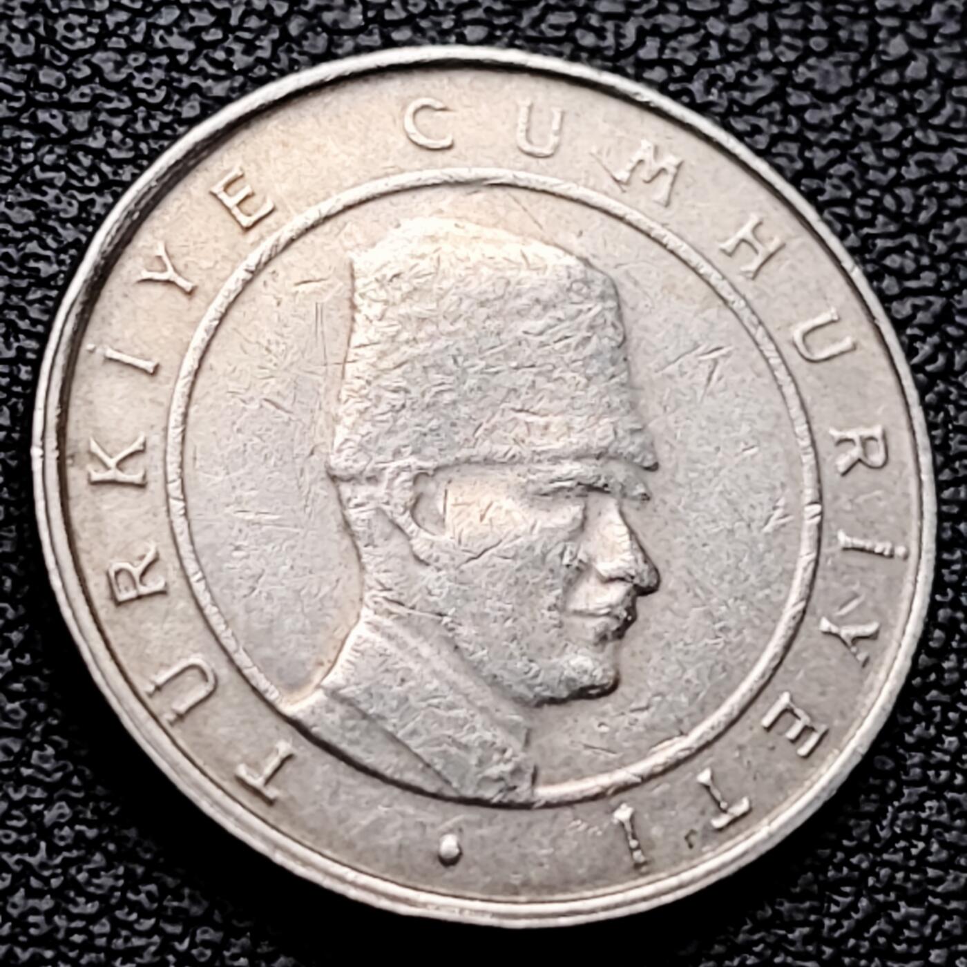 泉币菌-第227场-拍品多 请提前出价 星月 土耳其100B利拉銅镍锌人物硬币 2002年 21.0毫米 4.6克