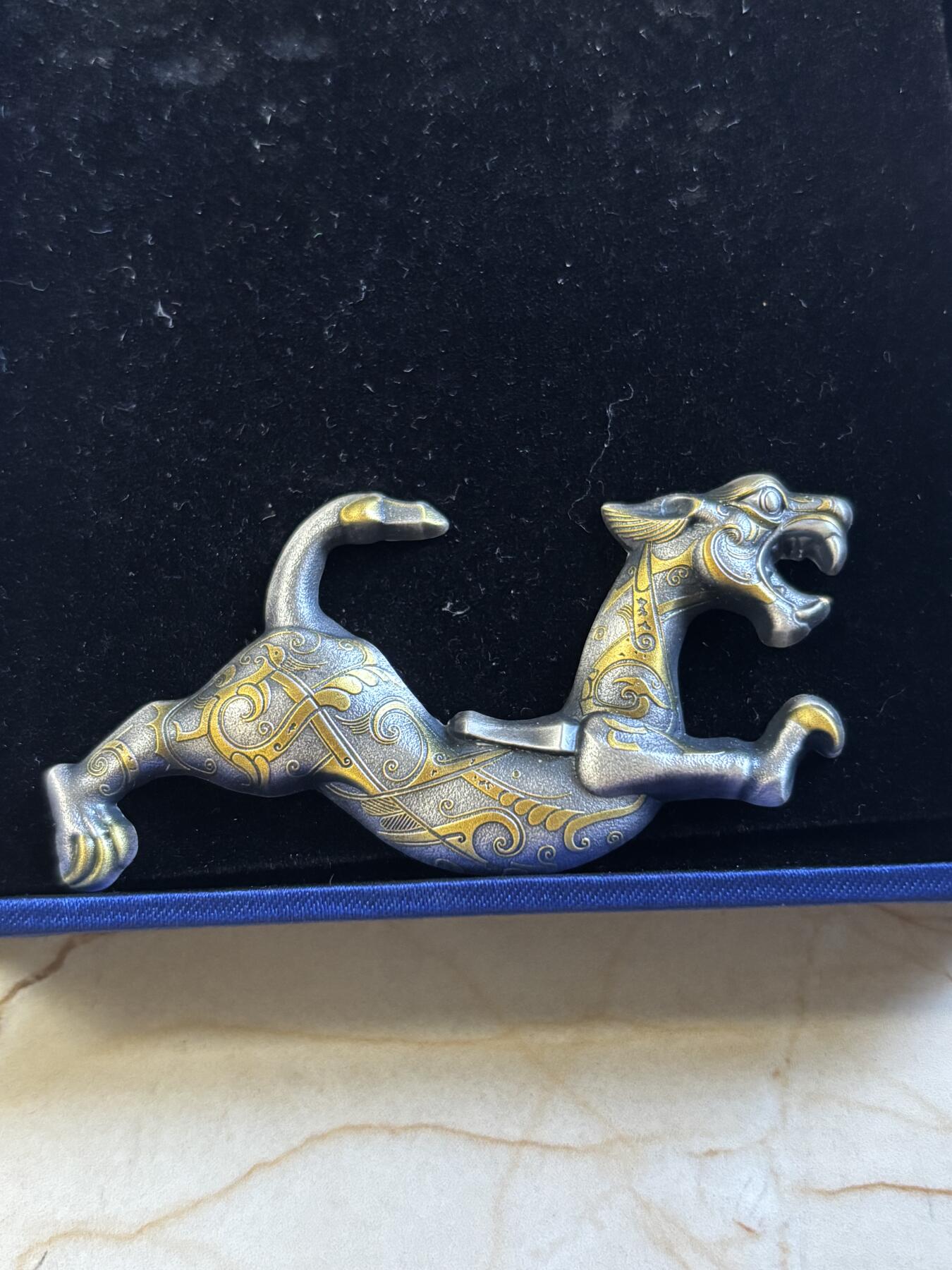 第197期拍卖 纽埃2024年虎符系列错金银铜翼虎2盎司镀金银币带盒无证书，999银，1盎司*2，发行199套