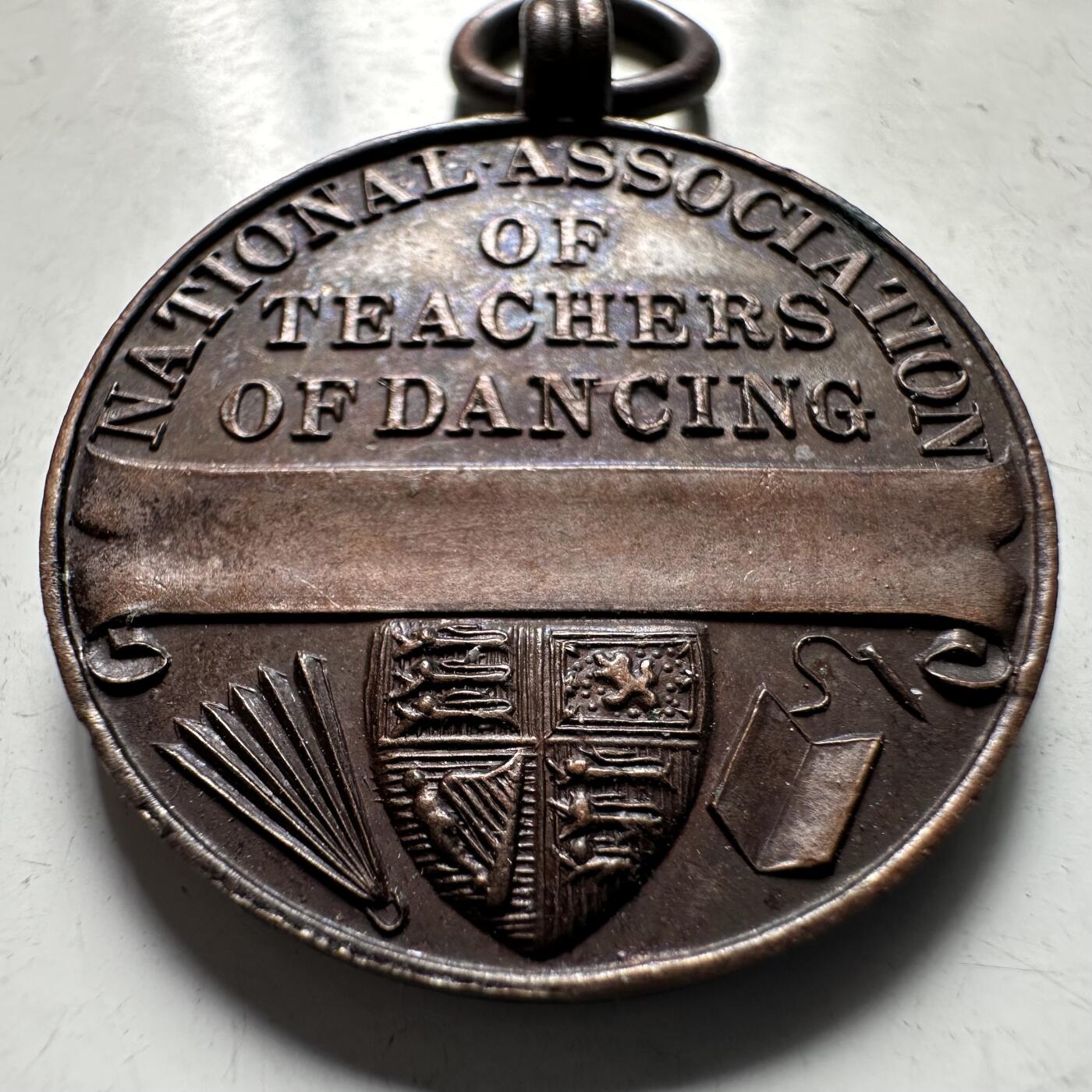 🌹外币初藏🌹🐯2026年第43场   每周二四六晚8️⃣点  世界硬币 英国 国家舞蹈教师协会（NATD）铜质奖章（沃顿伯明翰造）24.5毫米