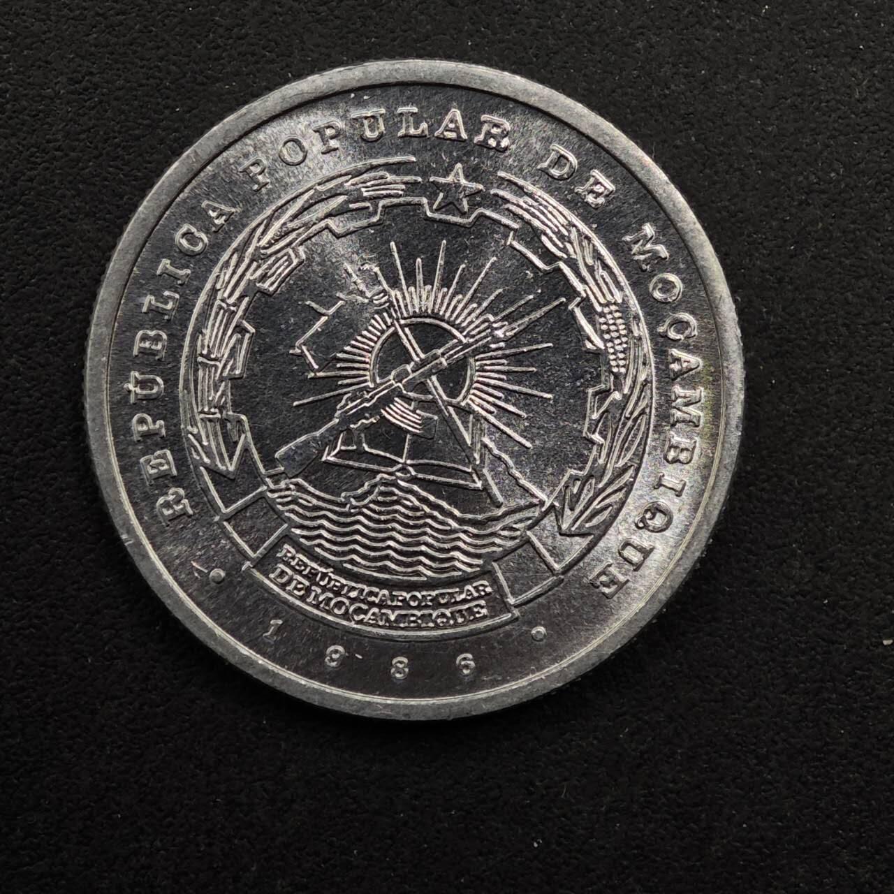 【淘币小摊】实时拍第八百九十二拍   散币场    每周一统一发货 莫桑比克1986年2.5梅蒂卡尔铝币