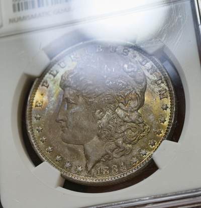 甄臻铺-世界币章拍卖（第60期），甄品场拍品征集中，送拍享返佣金等优惠多多 NGC-MS64 1884年O版美国摩根，卷首五彩包浆，阴阳脸