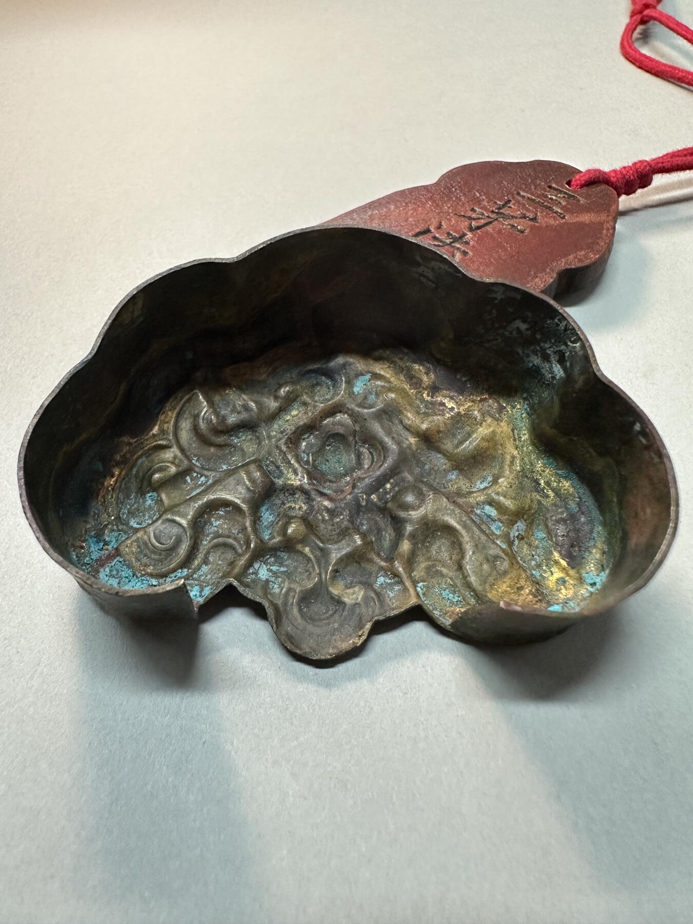 清代-民国 精品铜器专场 民国老黄铜鎏金锁形高浮雕如意纹饰件