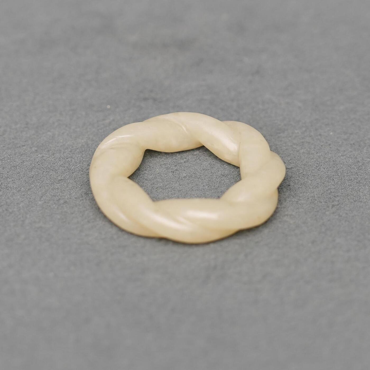  碧月说宝.韫玉流光-南京文物公司明清玉器专场（二） 玉绞丝环