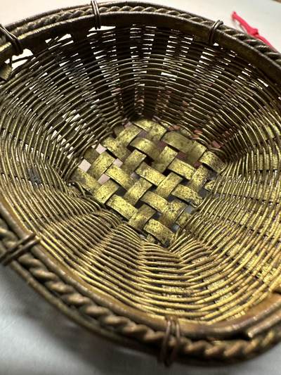 清-民国-建国｜老铜器专场.伍 民国老黄铜精巧手工编织小篮子摆件