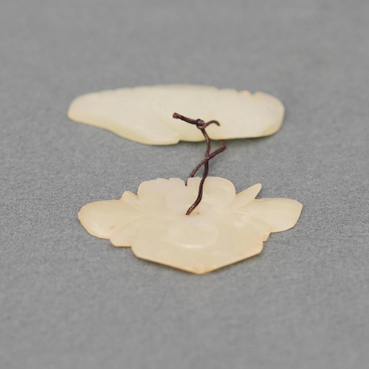  碧月说宝.韫玉流光-南京文物公司明清玉器专场（二） 玉花片 玉蝙蝠两组一件