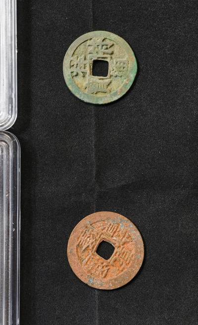 甄臻铺-世界币章拍卖（第60期），甄品场拍品征集中，送拍享返佣金等优惠多多 铜钱一组，其中一枚朱砂乾隆好状态