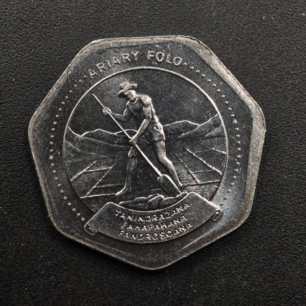 【淘币小摊】实时拍第八百九十三拍   散币场    每周一统一发货 马达加斯加1999年10阿里亚里