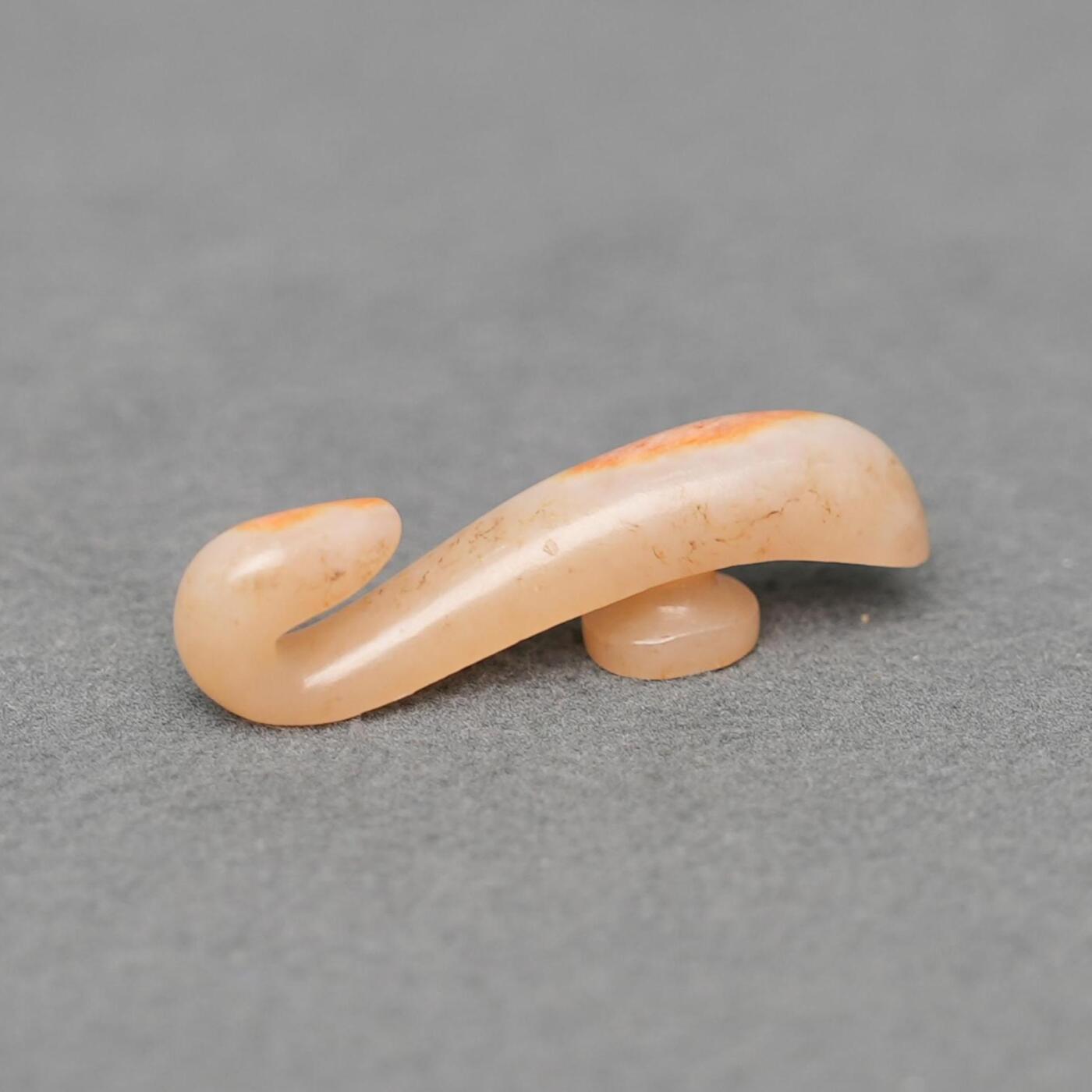  碧月说宝.韫玉流光-南京文物公司明清玉器专场（二） 红沁龙勾