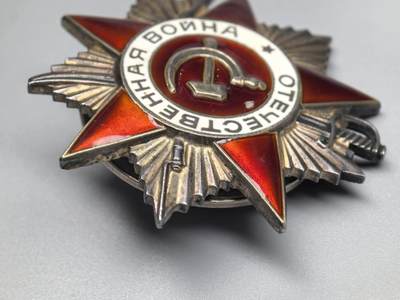 小驴勋章奖章收藏4月18日周六晚六点拍卖（珍爱和平，收藏战争，铭记历史，勿忘国耻，忠党爱国。有偿代拍，送拍规则在简介最后，参拍须阅读规则后再参拍，关系到运费包装发货时效真假辨别等关键信息，拍卖时不再发原图，看大图店主微信码在拍卖店铺介绍里或者找我要） 大号85版苏联二级卫国勋章，银质珐琅带证书，锤子根有个很小的脱皮