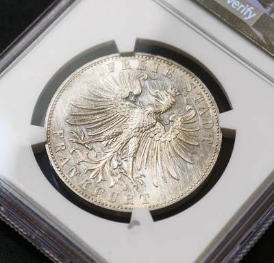 甄臻铺-世界币章拍卖（第60期），甄品场拍品征集中，送拍享返佣金等优惠多多 NGC-UNCD 1862年法兰克福射击节1泰勒银币，转光不错