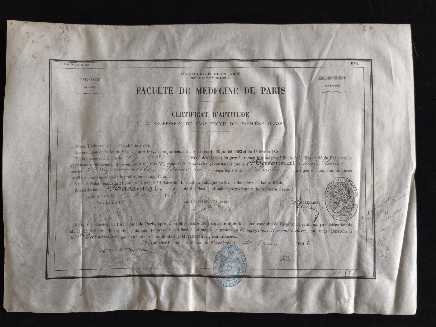 凯旋世界勋赏（第23期）（欢迎送拍）（对拍品有疑问请询问客服，不接受到手刀，出价默认拍品品相。请认真阅读拍卖规则！出价默认已认可！）（收到货请录制开箱视频，无视频概不处理问题。） 羊皮纸版本巴黎医学院一级助产士执业资格证书