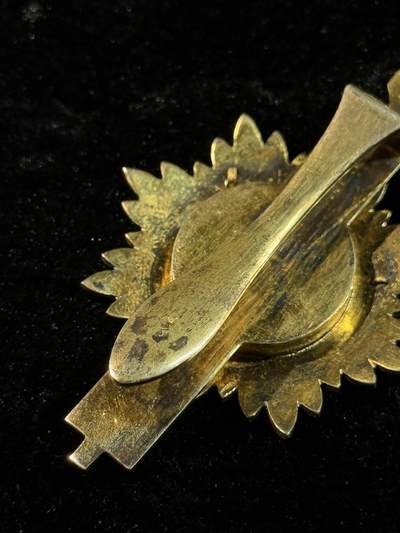 戎马世界章牌大赏第115期 法国议员章，带证书，这玩意儿证书极端少见，授予法国右翼政党党魁（正经政党的首脑），肖松汽车首席执行官，巴黎议会主席，巴黎第19区市长，巴黎第19区雅克费龙广场即以他名字命名，这玩意儿可以对标苏联带证小红旗了